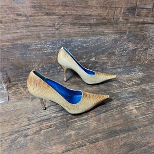 Two Lips Textured Tan Heels